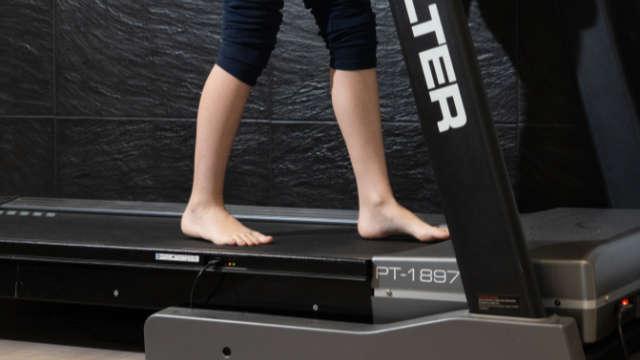 Estudio de la pisada en movimiento Evaluación dinámica de la pisada en cinta de correr