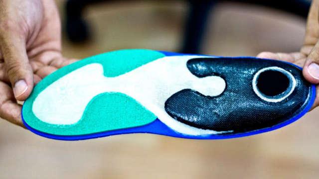 Acabado final de plantillas personalizadas en Barcelona Plantilla personalizada paso 9 acabado final